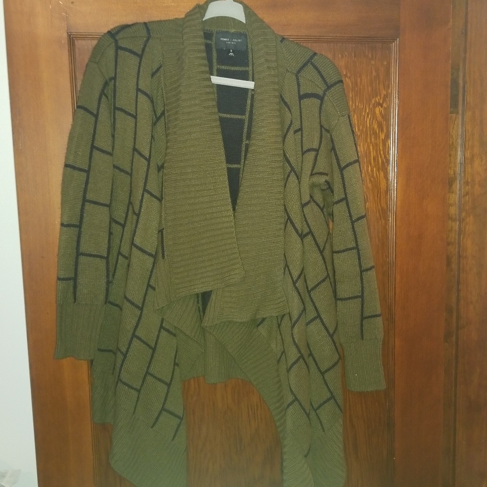 Heavy shall sweater